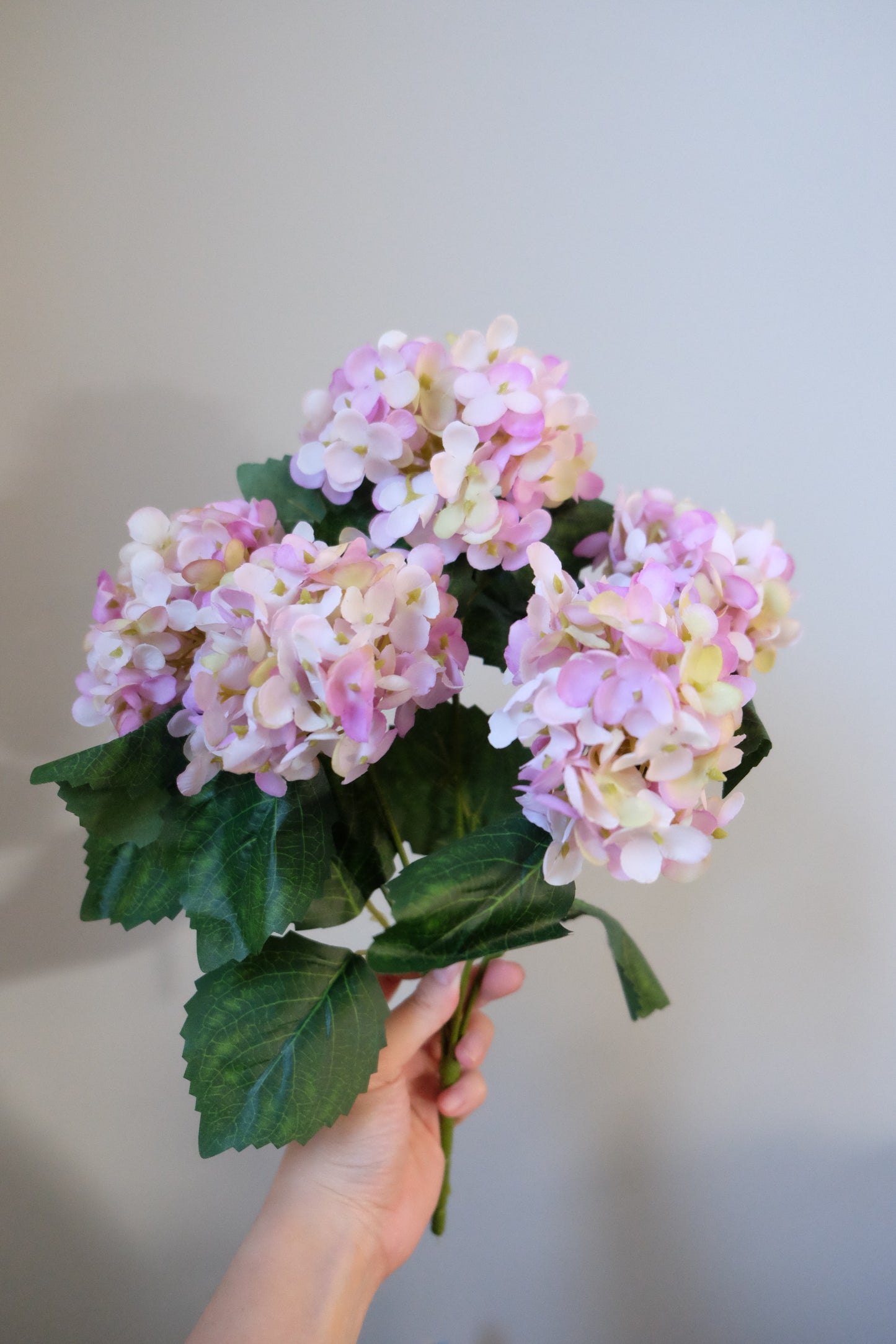 5H Hydrangea Snowball Bunch (Premium Petals)